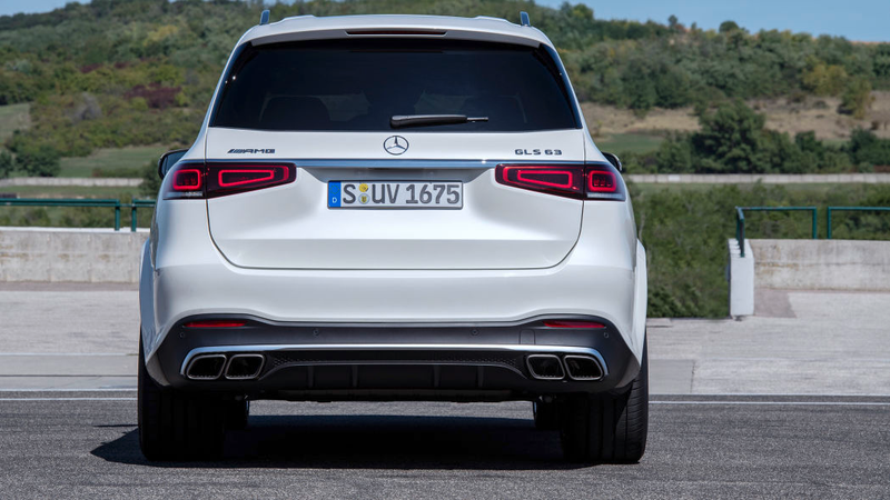 Illustration for article titled The 2021 Mercedes-AMG GLS 63 Is A 603 Horsepow—Oh My God, Look At Those Wheels